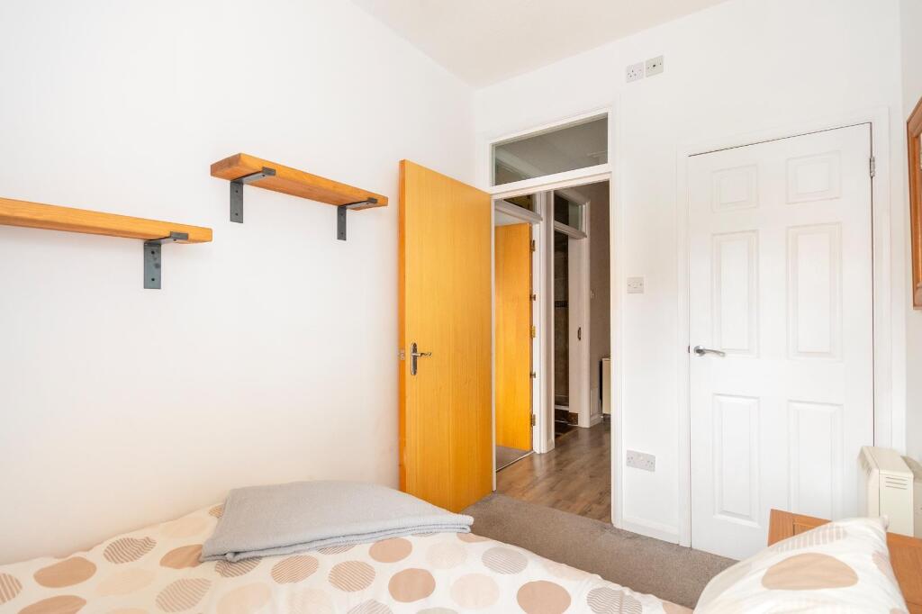 0G6CRE - Bedroom F.jpg