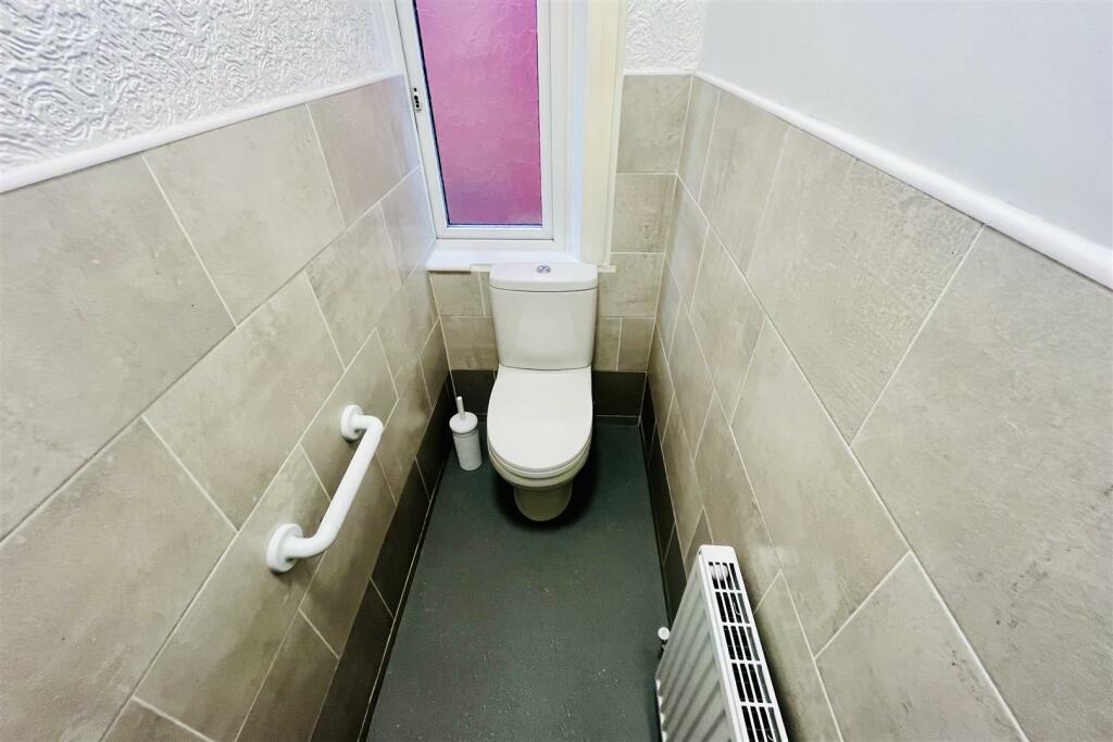 SEPARATE WC