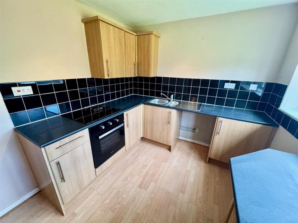 Kitchen 2.jpg