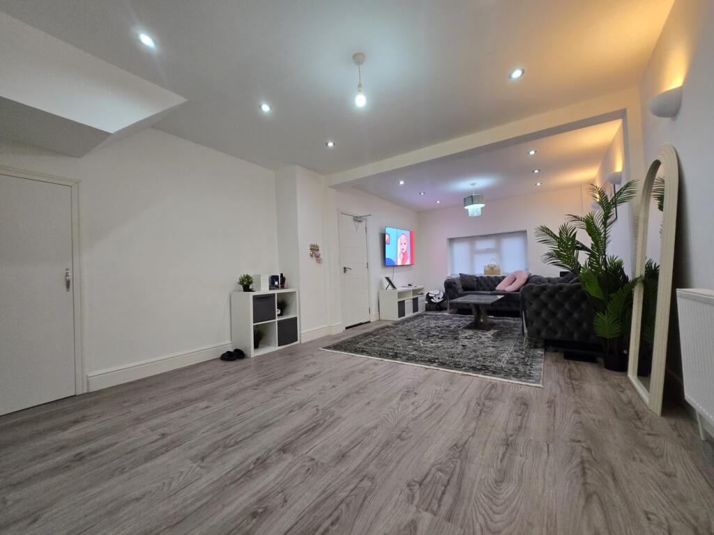 WhatsApp Image 2025-01-20 at 16.01.13 (1)