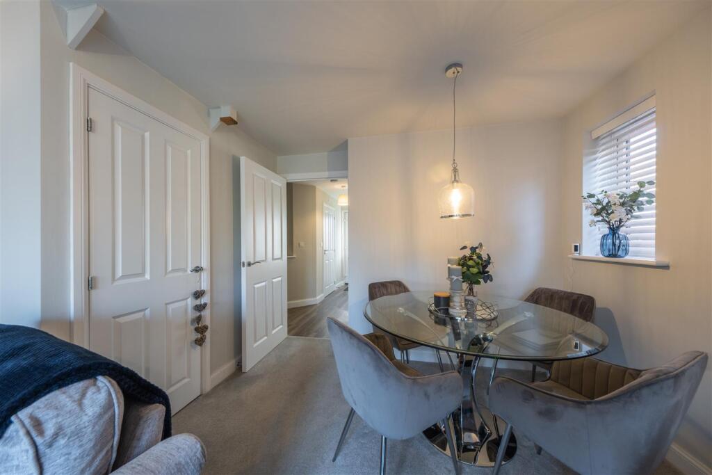 17 Dahlia Crescent-008.jpg