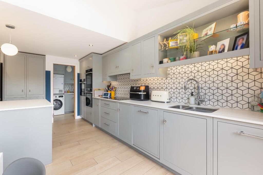 kitch and family room-4ed1.jpg