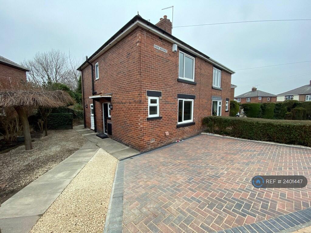 Exterior Front/Driveway