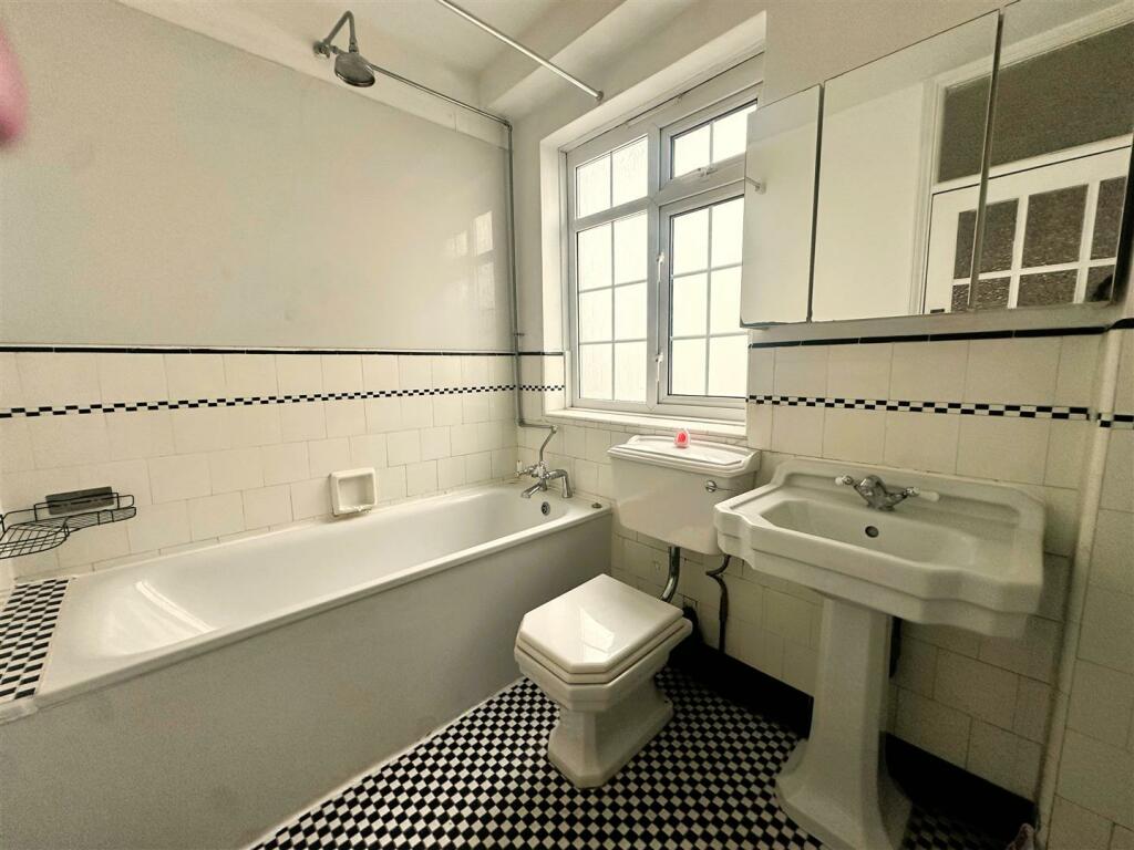 Macaulay, bathroom, Eden Harper SW11
