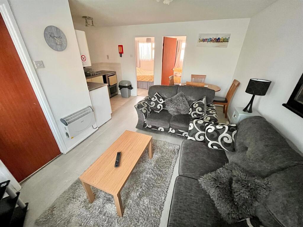 Open Plan Living Room/Dining Area