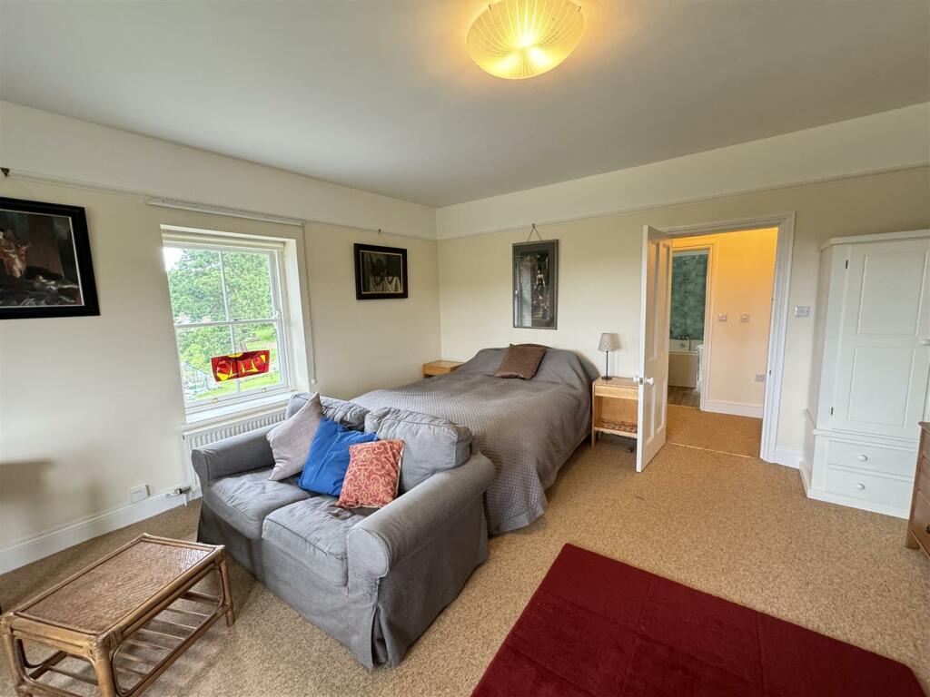 Living Bedroom