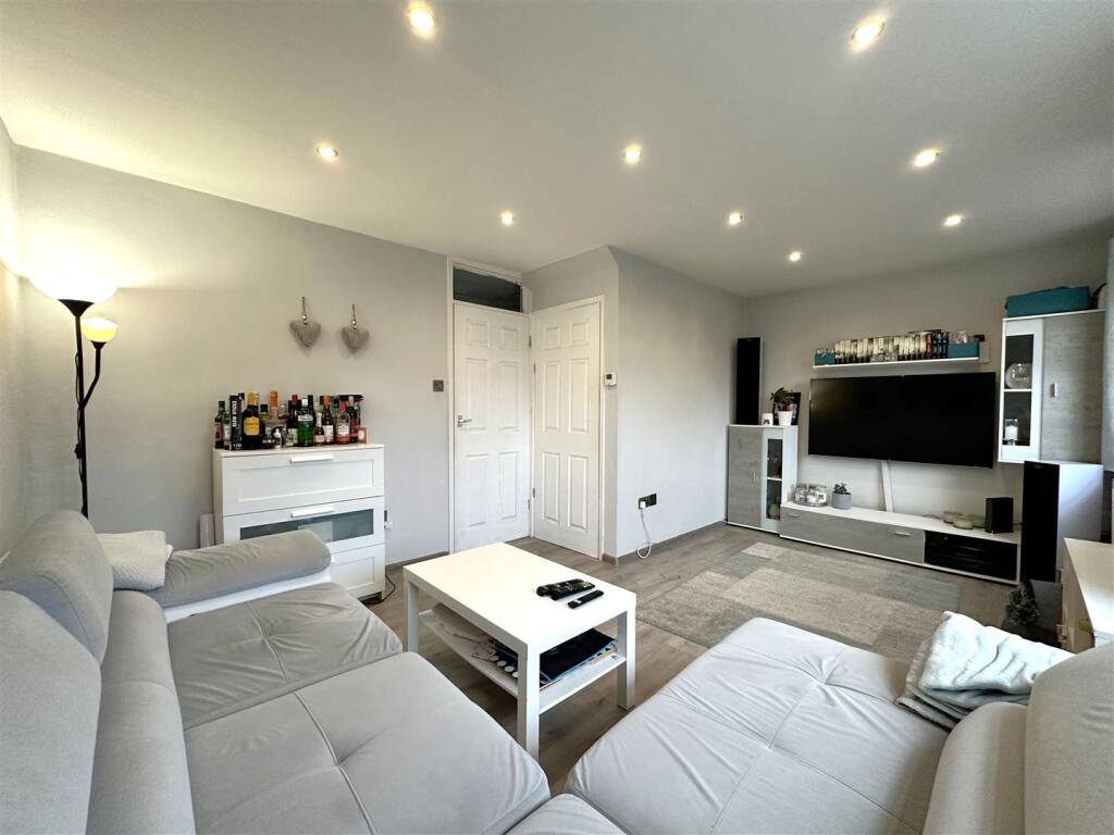 Large Living Room 907