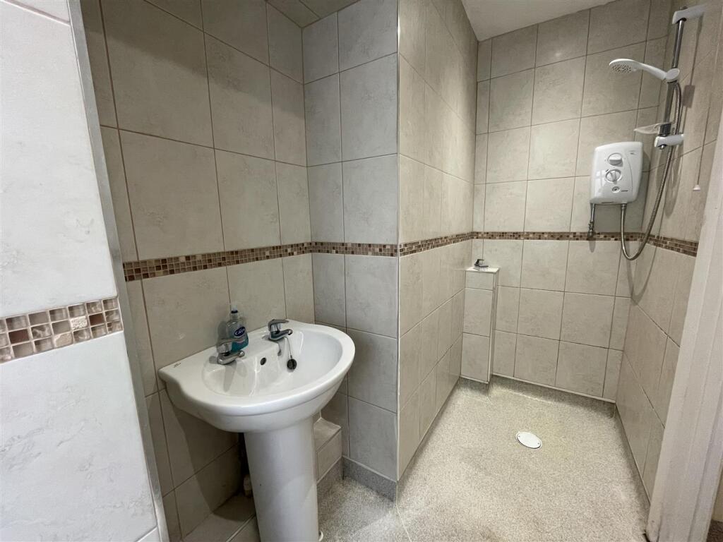 Wet Room 2.JPG