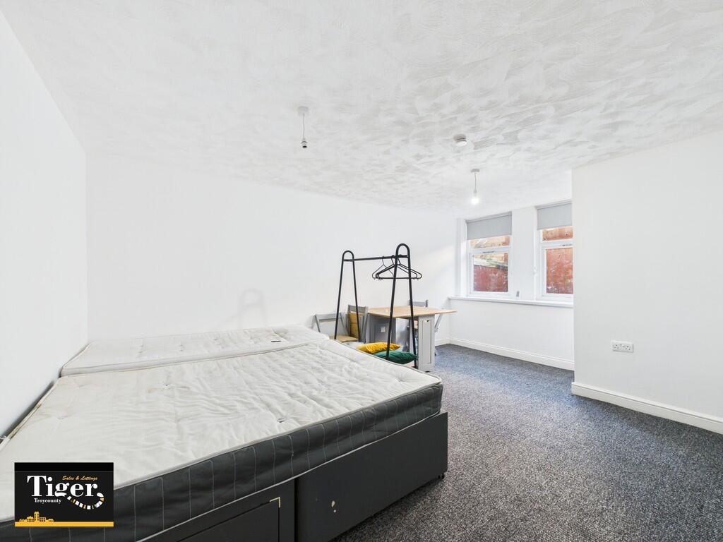 IMG_398830_13_ori...