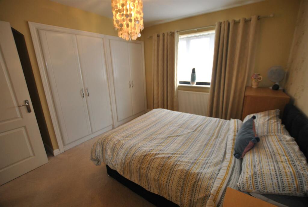 MAIN BEDROOM