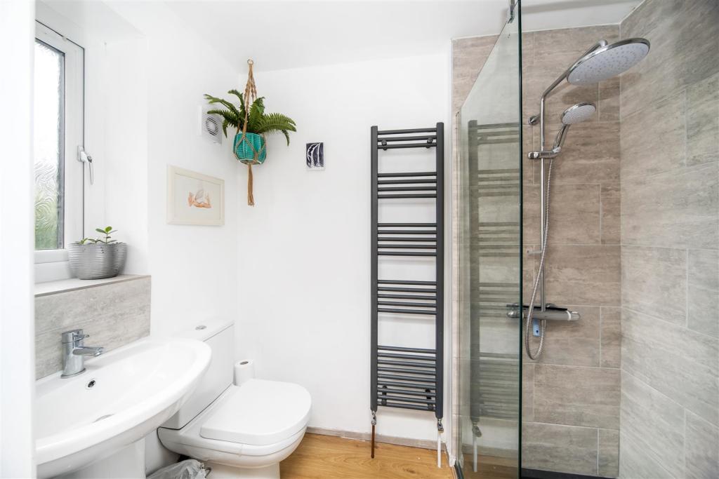 EN-SUITE SHOWER ROOM TO BEDROOM ONE