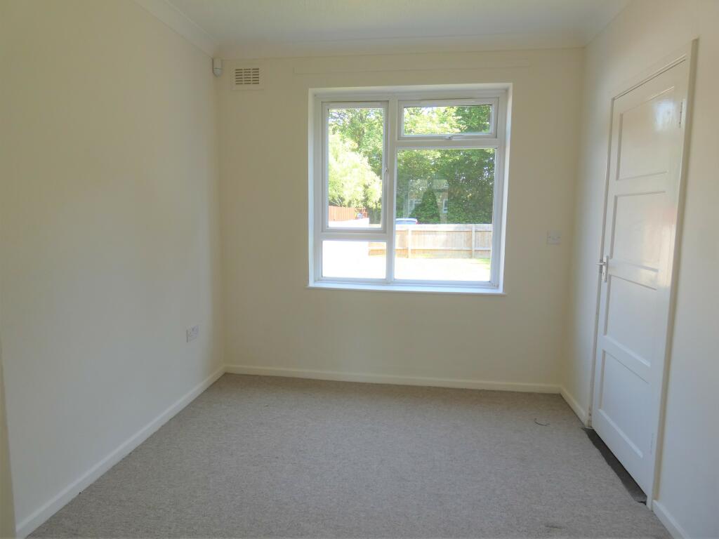 Pic 4 Dining Room.JPG