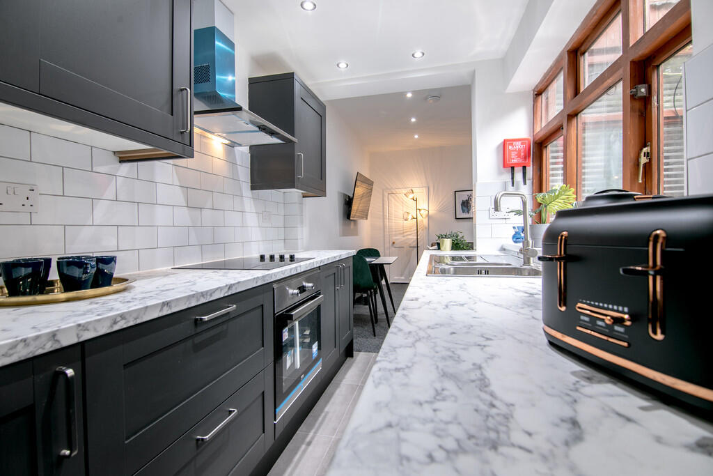 10 Cromwell St (1...