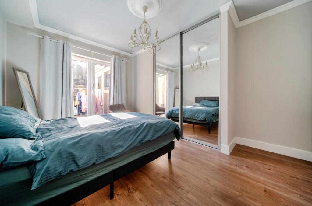 1361944-4-68dbe08...