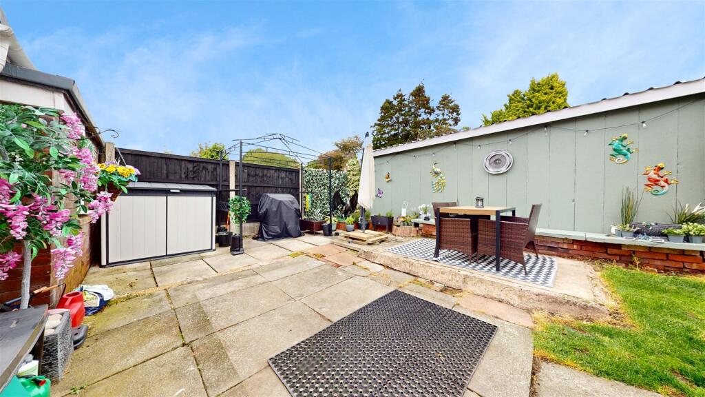 Holt Crescent - Garden