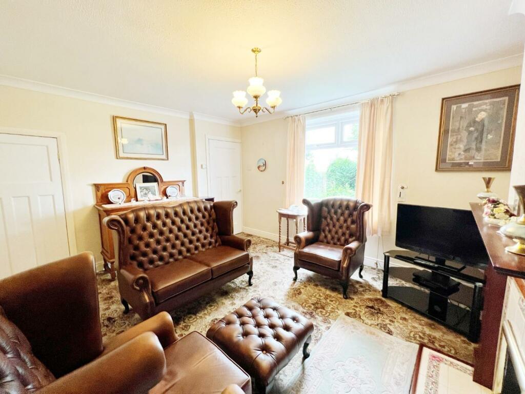 Lounge pic 3.jpg