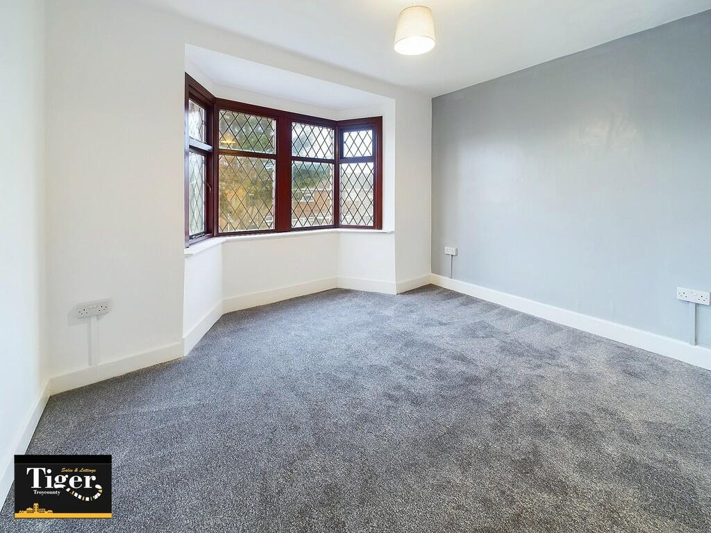 CAM02176G0-PR0437...