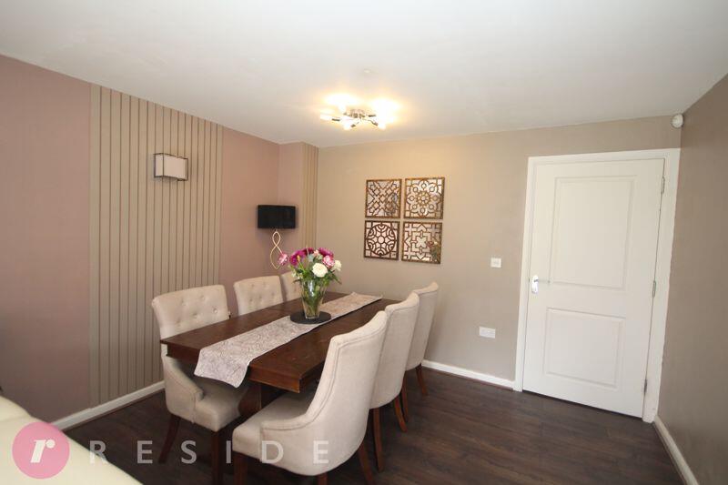 Lounge / Dining Area