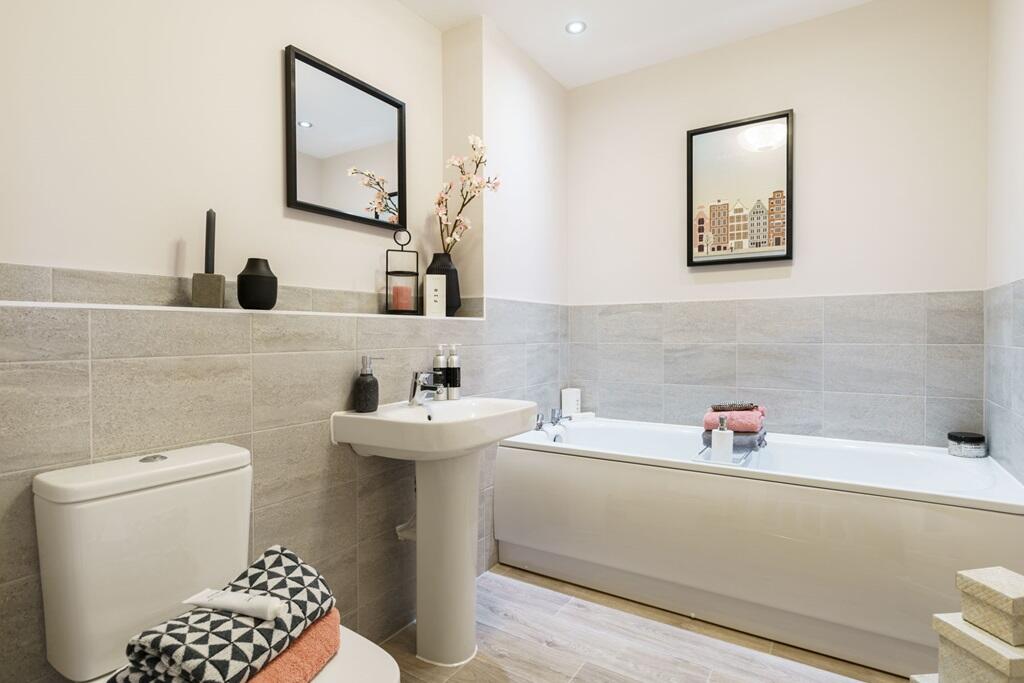 An energy efficient main bathroom