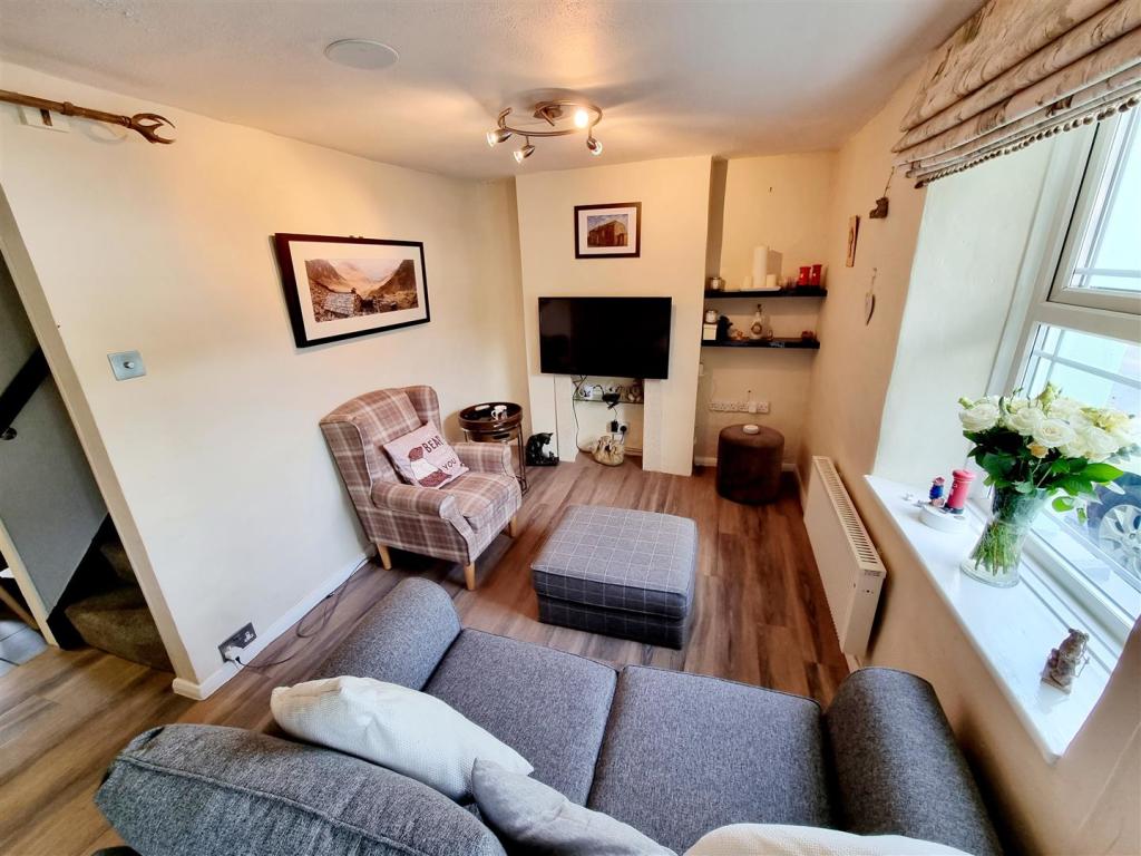 Sitting Room 1.jpg