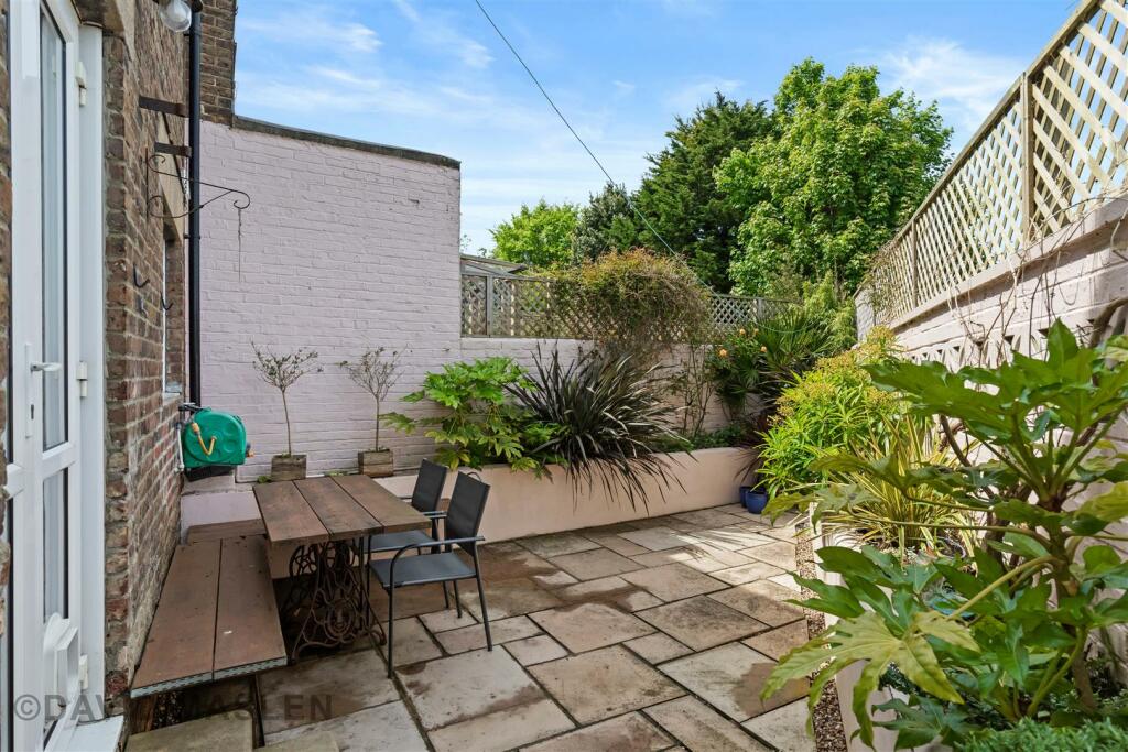 Rear Garden (5).jpg