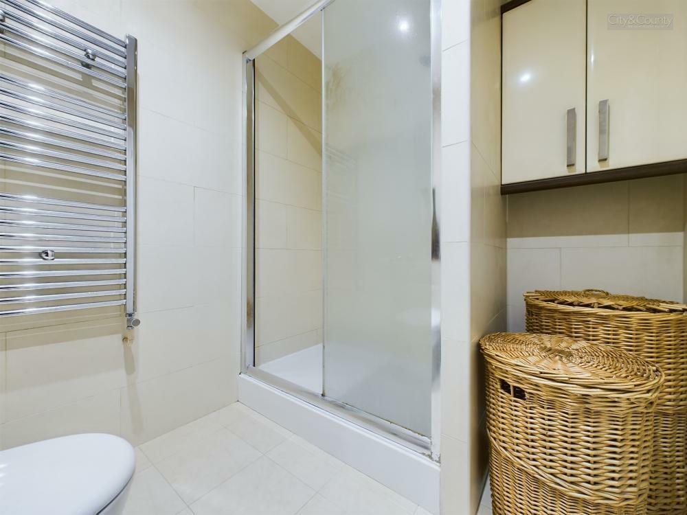 En-Suite To Master Bedroom