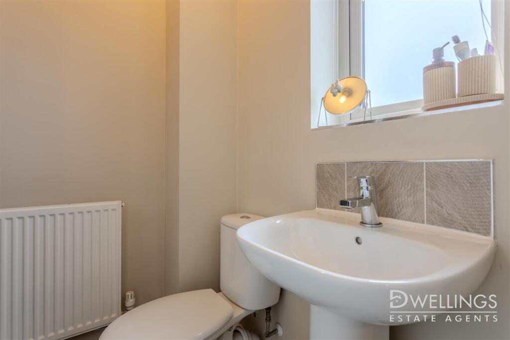 DWELEST - 19 Bishop Place, DE13 9EX-0020.jpg