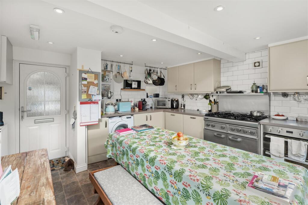 6 Whittall Street, Kings Sutton-14.jpg