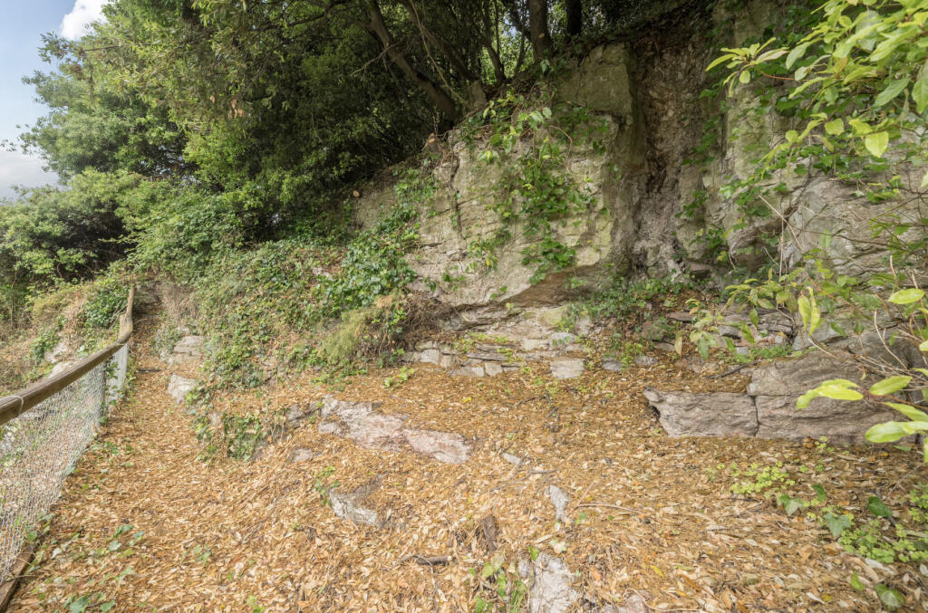 1303909-26-6846dc...