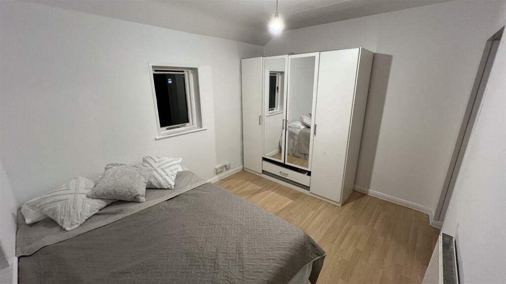 Double bedroom 2