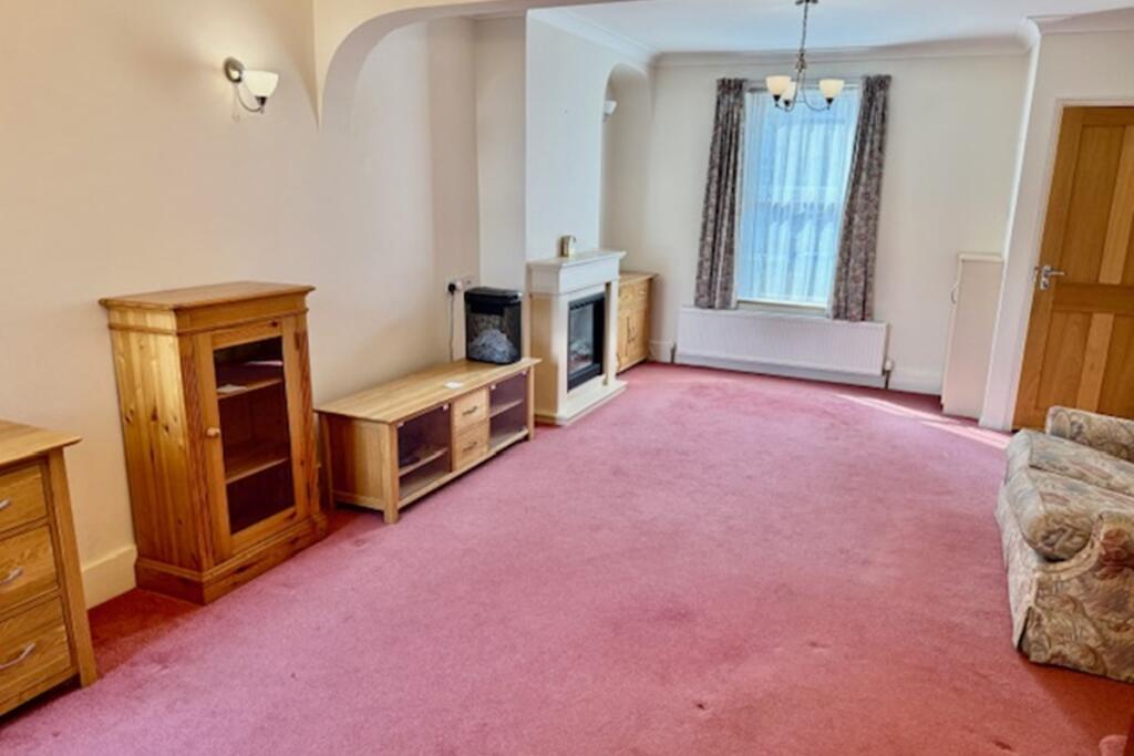 Lounge/Dining Room