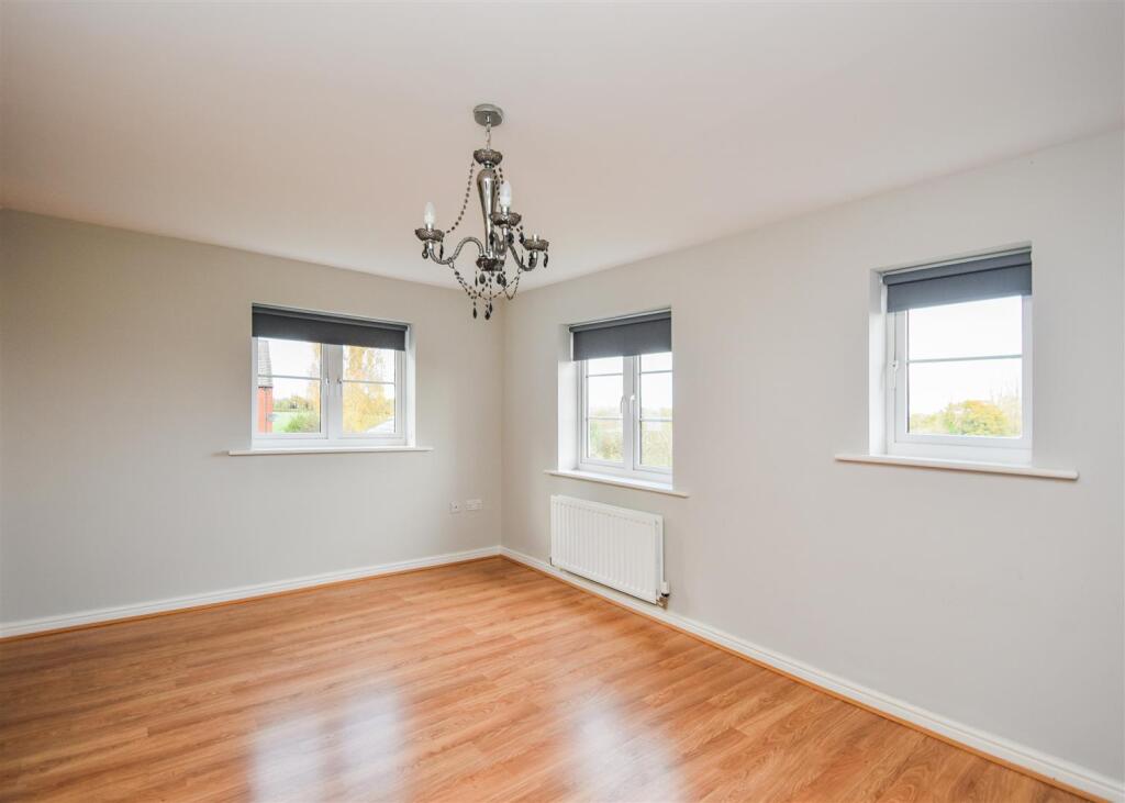 51 Deaconsfield - Bedroom.jpg