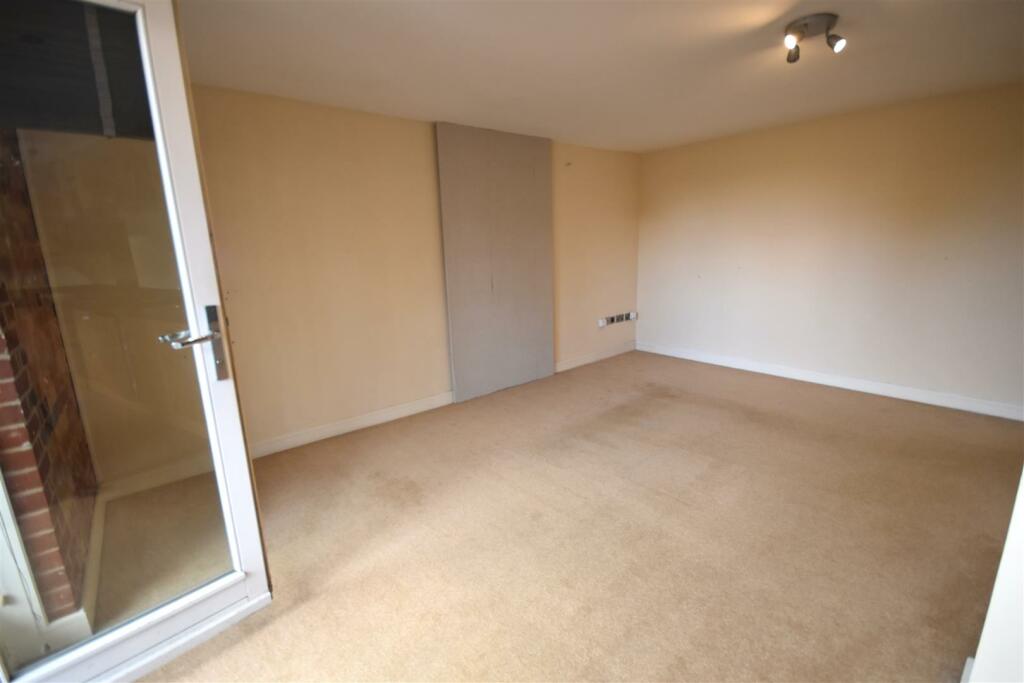 lounge doors.JPG