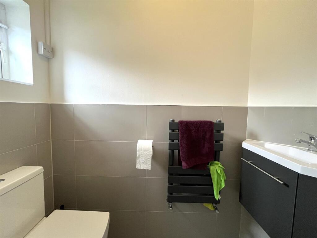Lole Close, Longoford - WC.jpeg