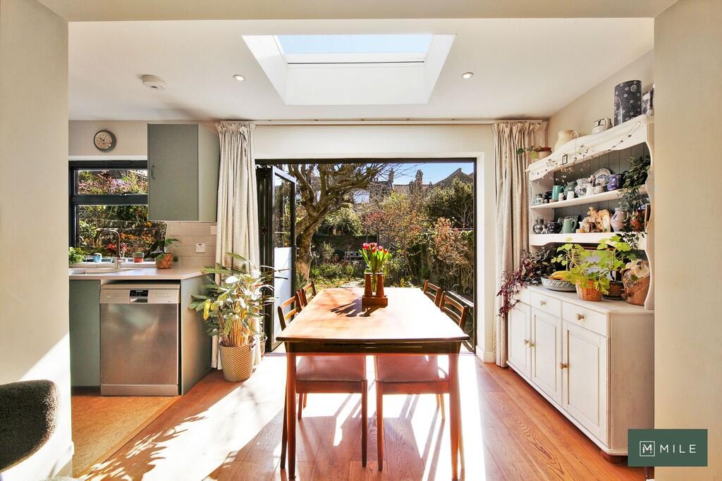 Flat A, 11 Bramst...