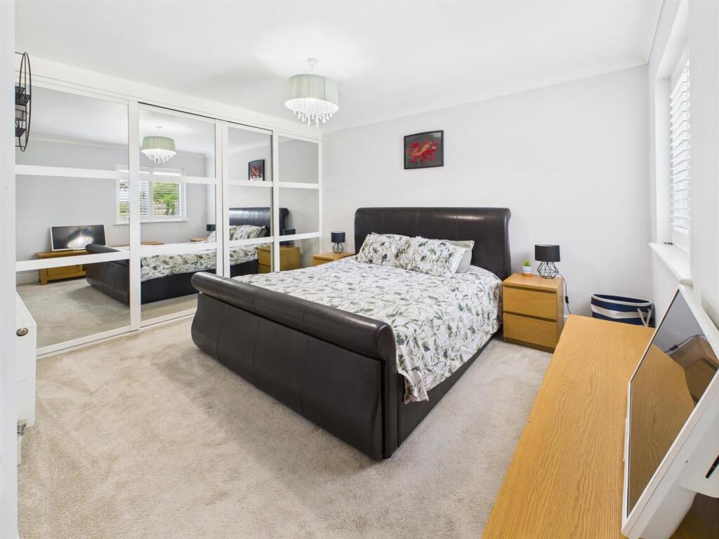 BEDROOM 4