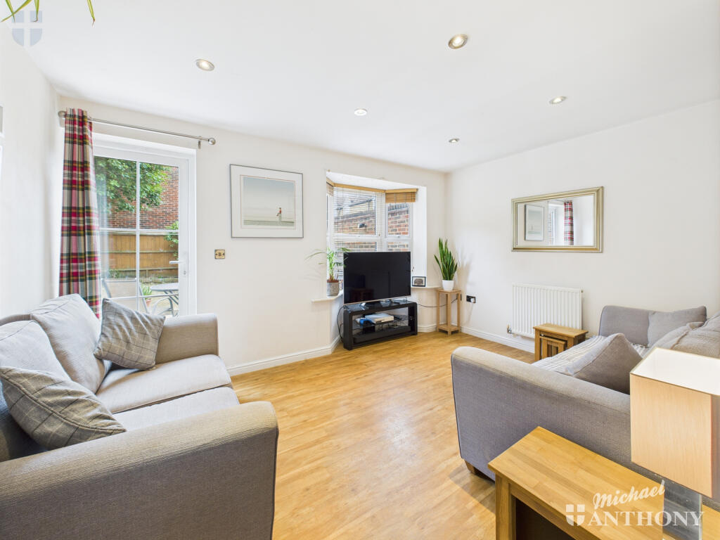 CAM03852G0-PR0392-STILL014