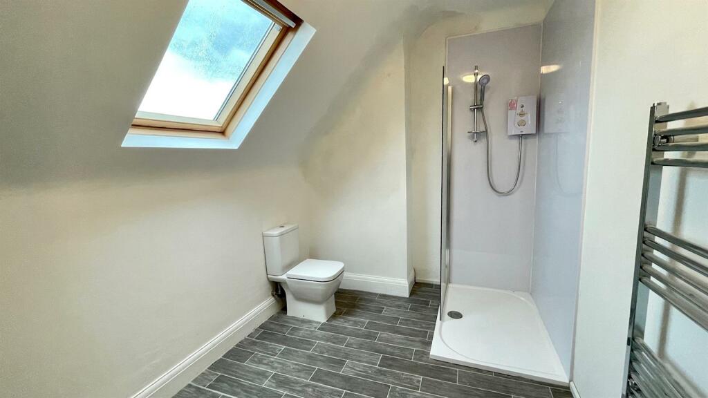MODERN 3 PIECE SHOWER ROOM