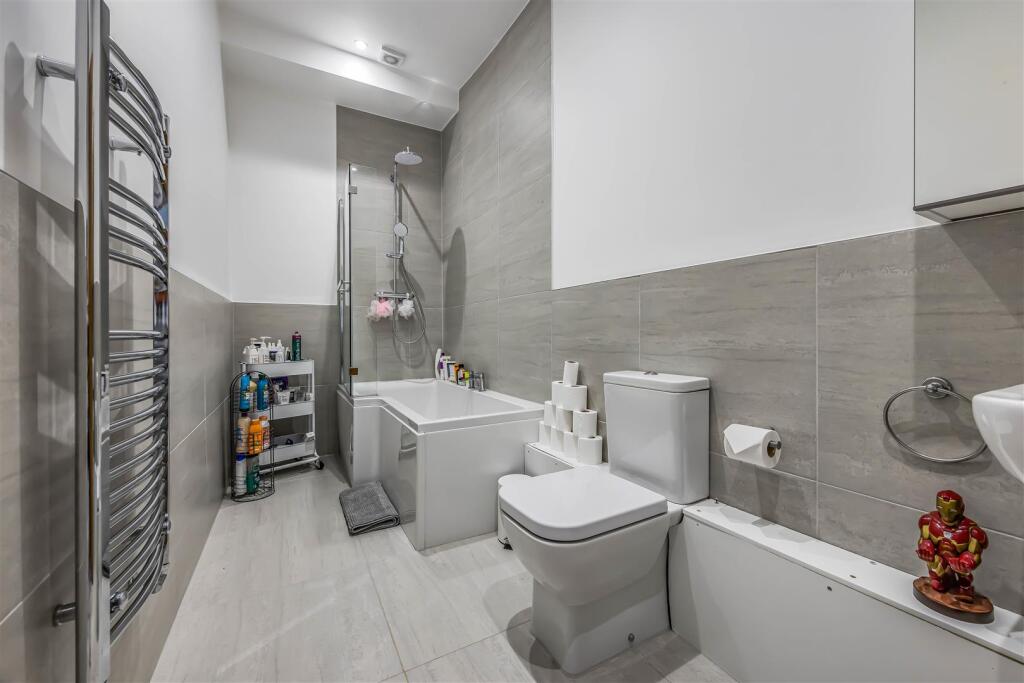 213 Laburnum Grove, Copnor-Small-PorticoMarketing-