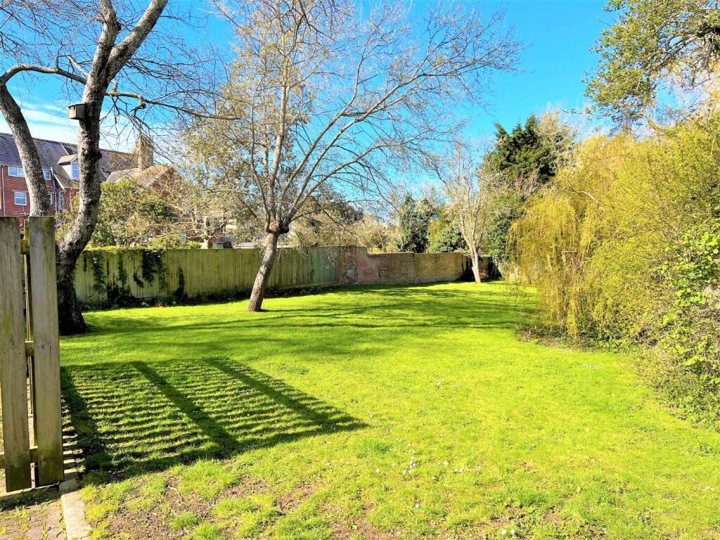 Communal grounds 1.jpg