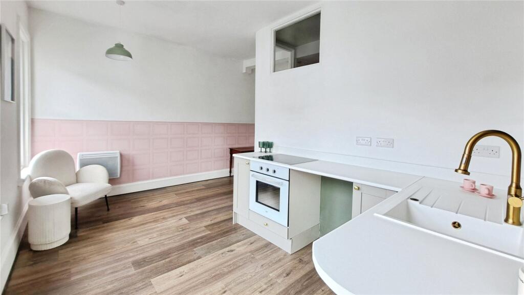 Living Room/Kitchen