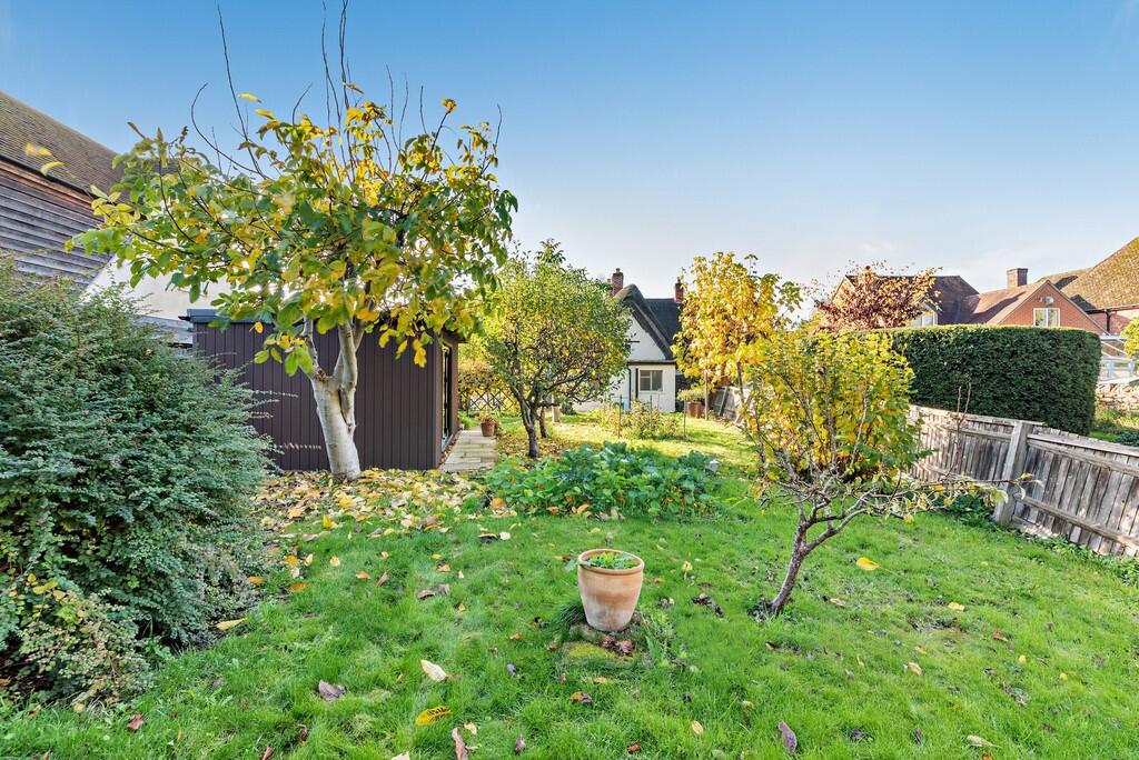 8668997-exterior0...