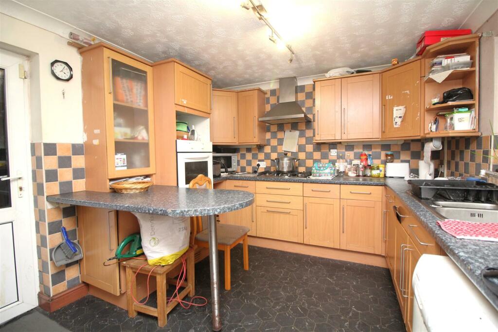 kitchen 2 .JPG