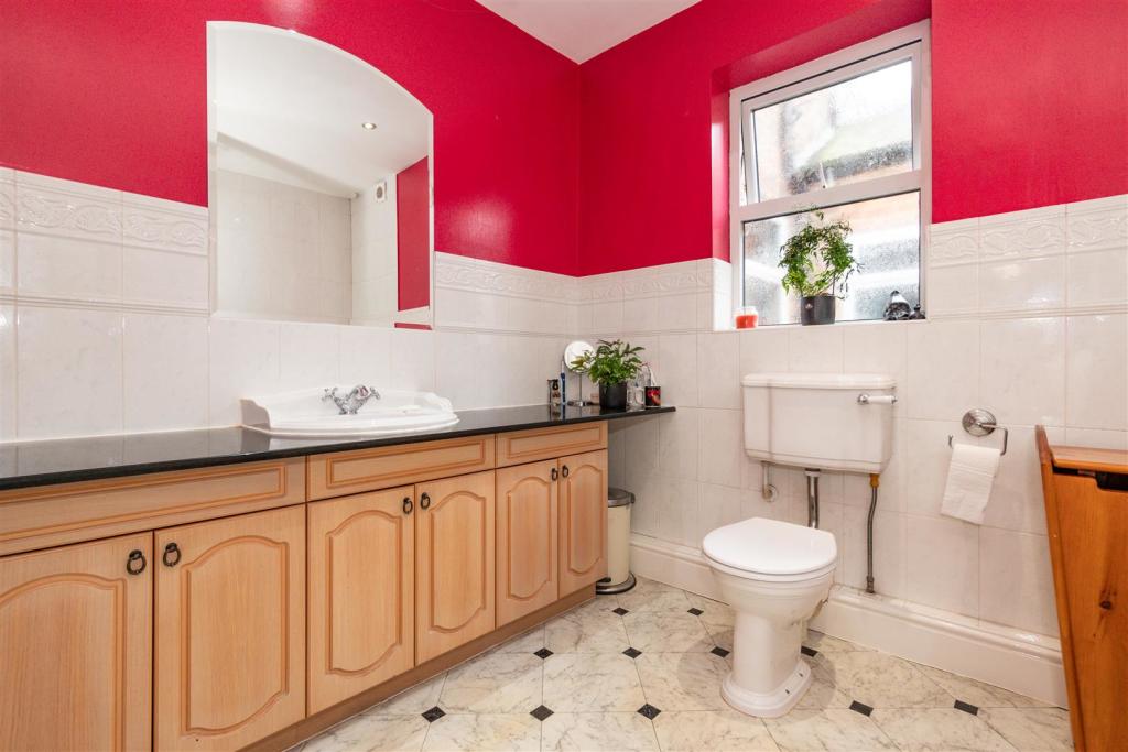 Bathroom Aspect 3.jpg