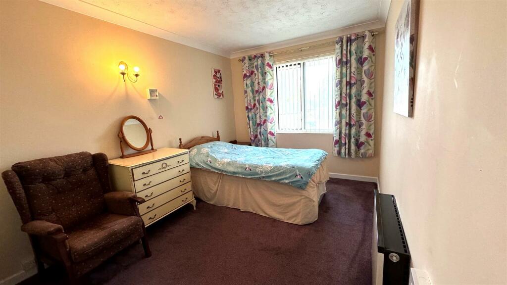 Bedroom One (2).jpg