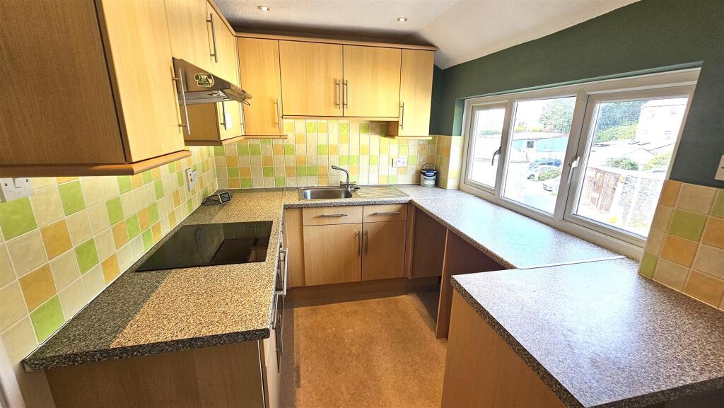 Further Kitchen.jpg