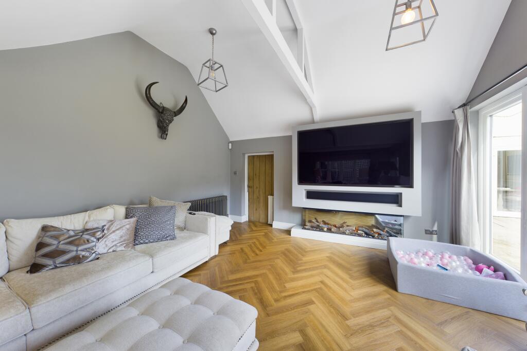 Lounge/Media Wall
