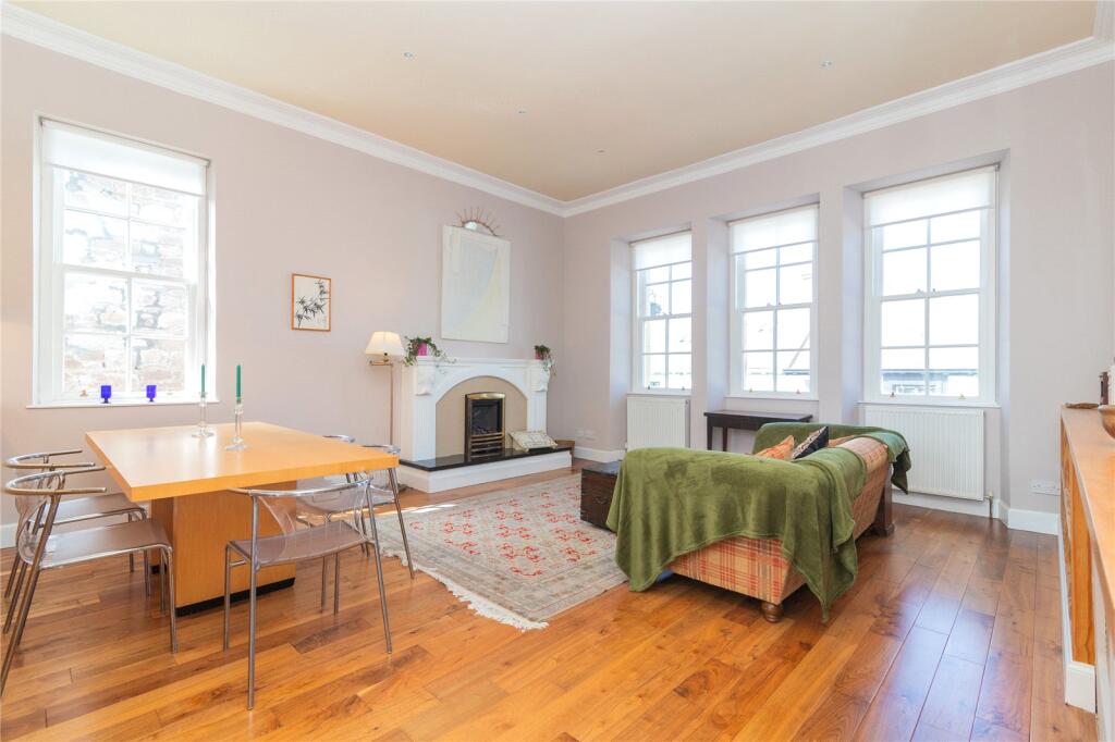 Dining/Kitchen Area