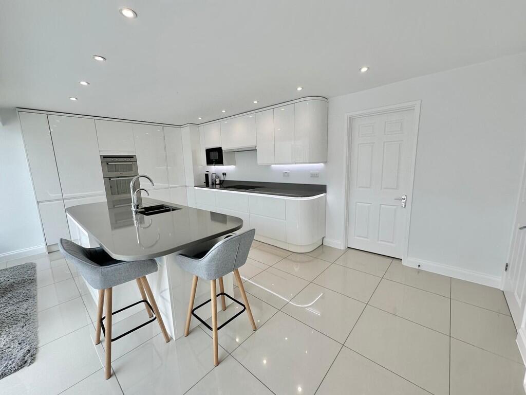 IMG-20250611-WA00...