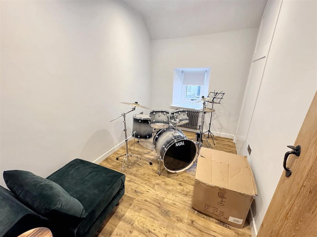 Bedroom 3/Study